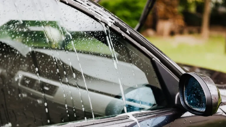 How to Clean Auto Glass Without Streaks