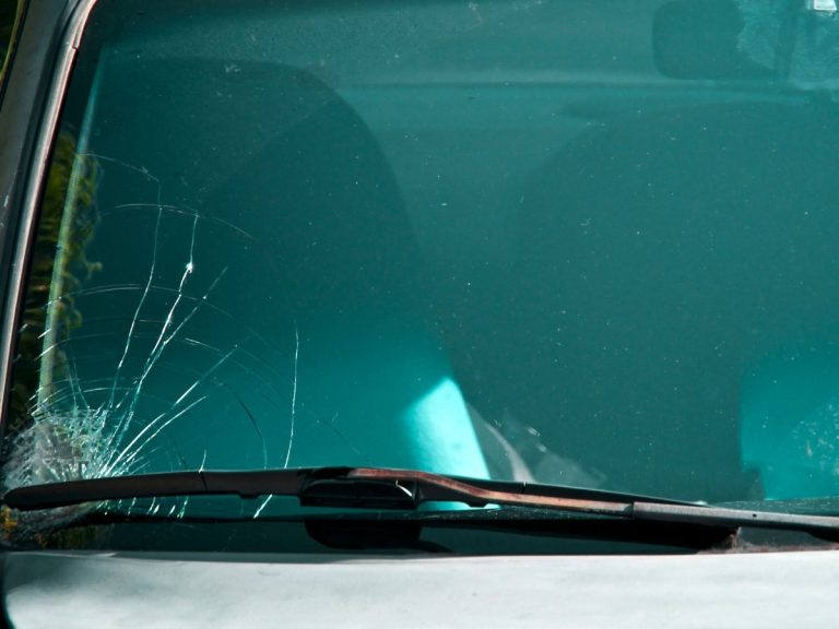 A car windshield with a large crack, emphasizing the need for mobile windshield repair in Baltimore.