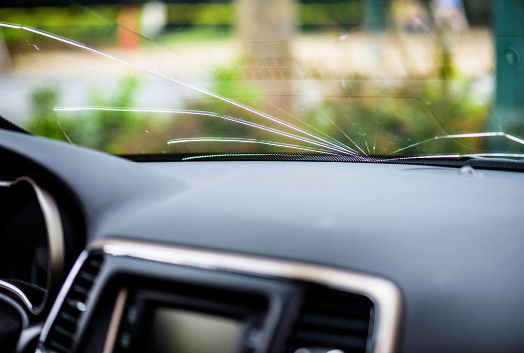 Long crack repair with fast windshield repair service Baltimore for maximum visibility and safety.
