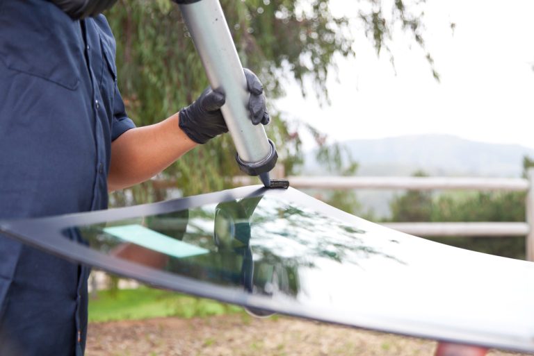 Mobile windshield replacement service in Baltimore